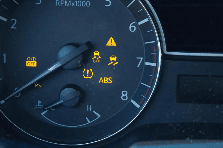 روشن شدن چراغ abs