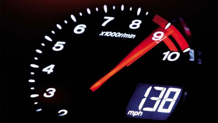 افزایش ناگهانی دور موتور؛ مراحل صحیح واکنش و عیب‌یابی
